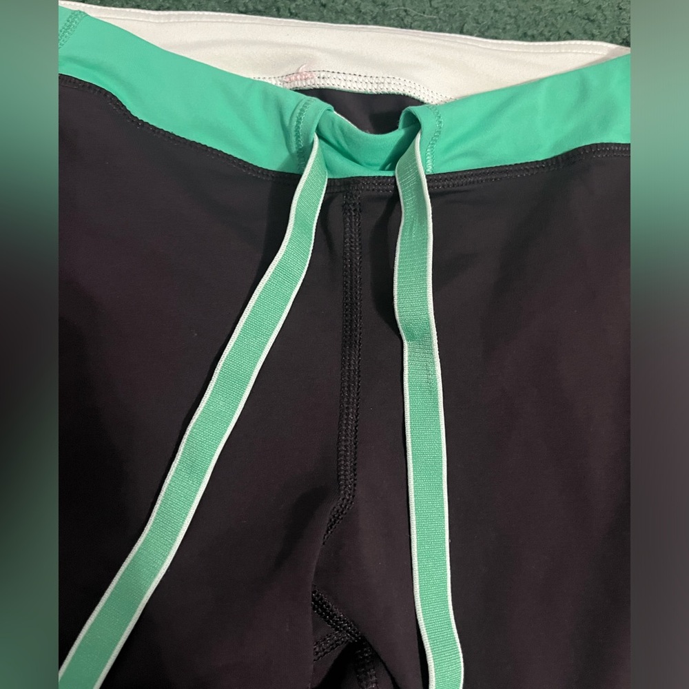 Lululemon capris - Picture 7 of 7